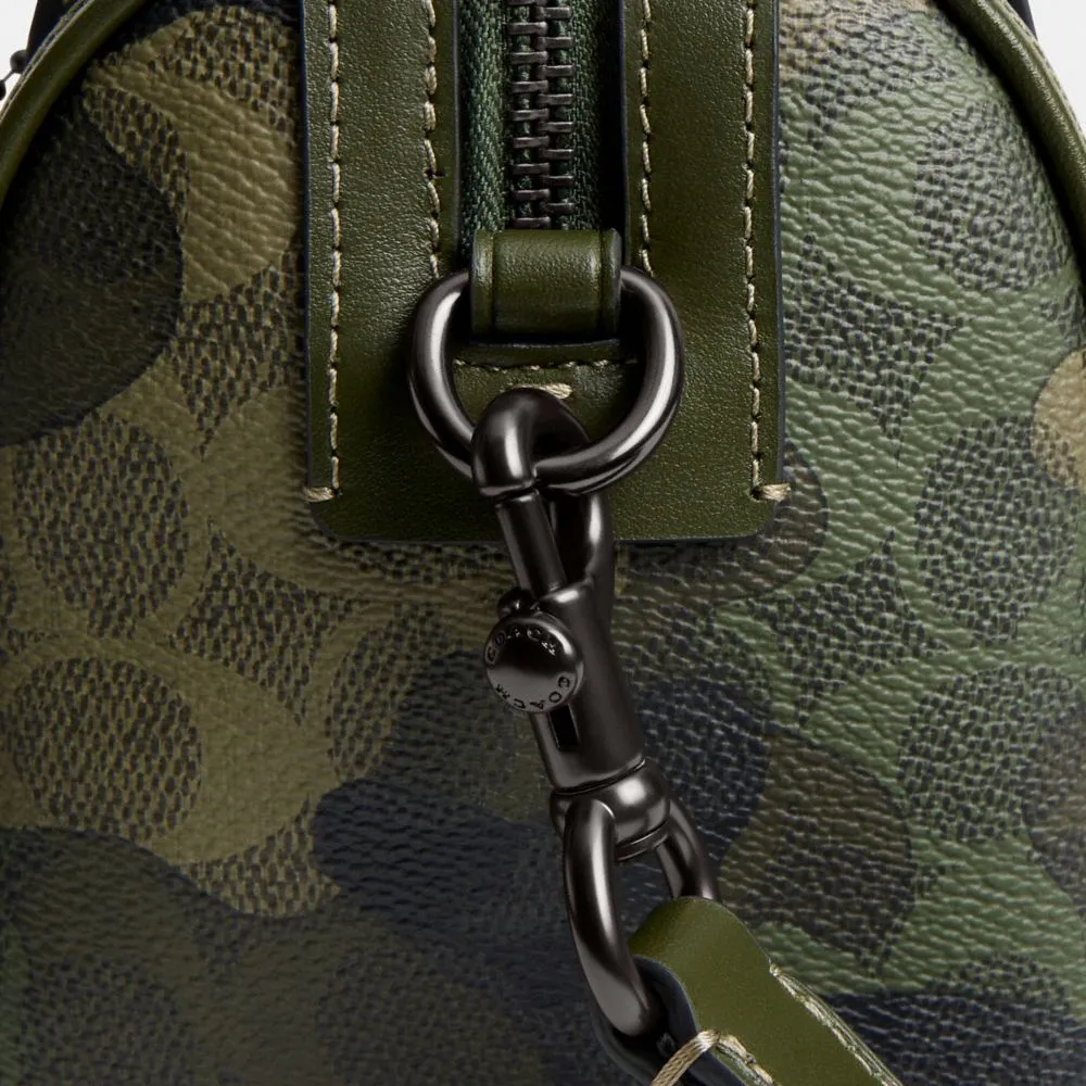 Gotham Duffle 24 In Signature Camo Print