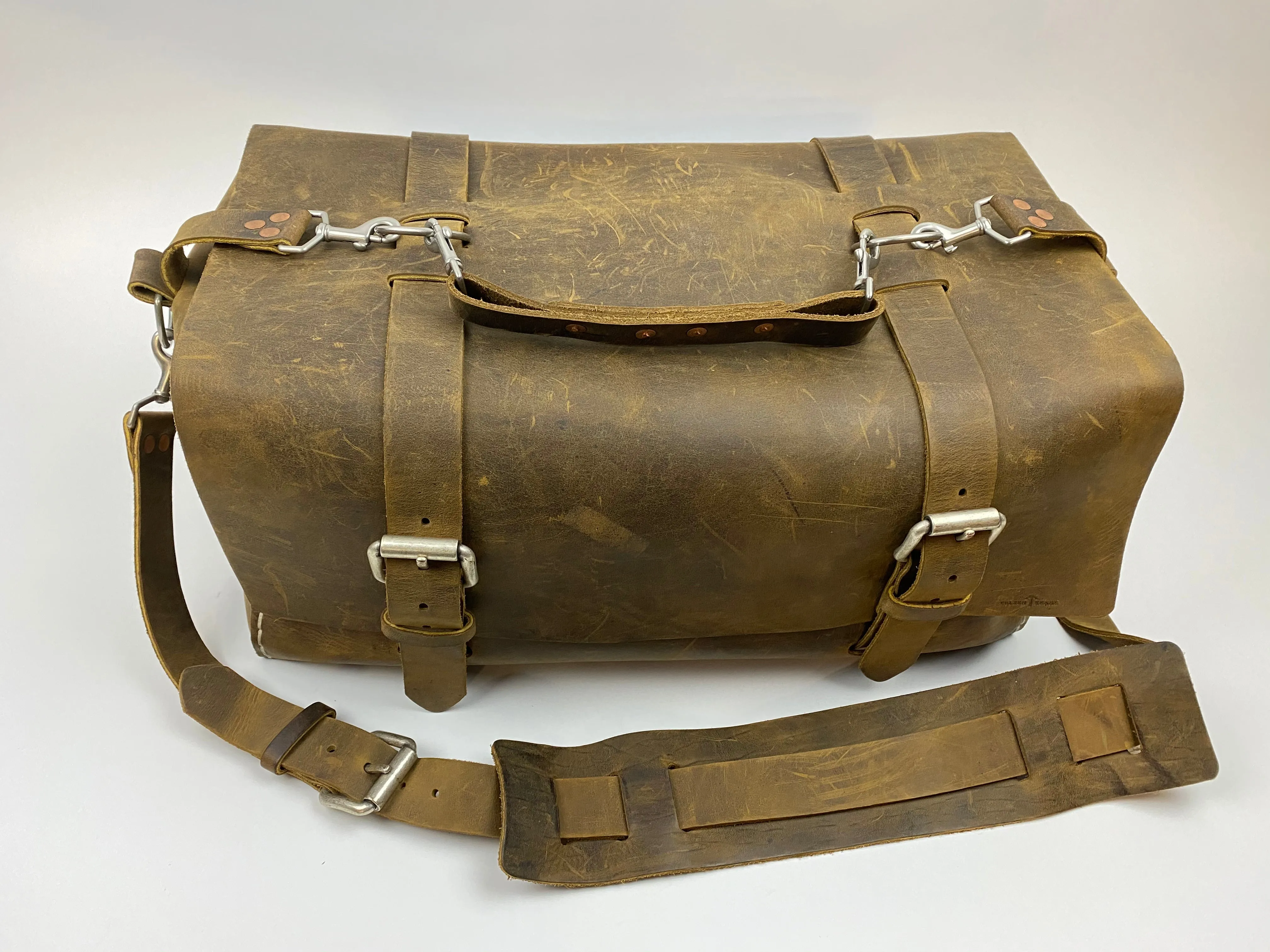 Seasoned No. 613 - Medium Duffle in Crazy Horse With Newspaper Pocket