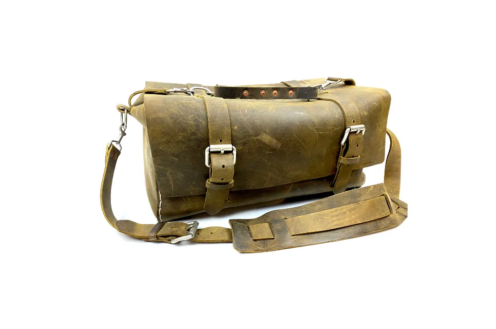 Seasoned No. 613 - Medium Duffle in Crazy Horse With Newspaper Pocket