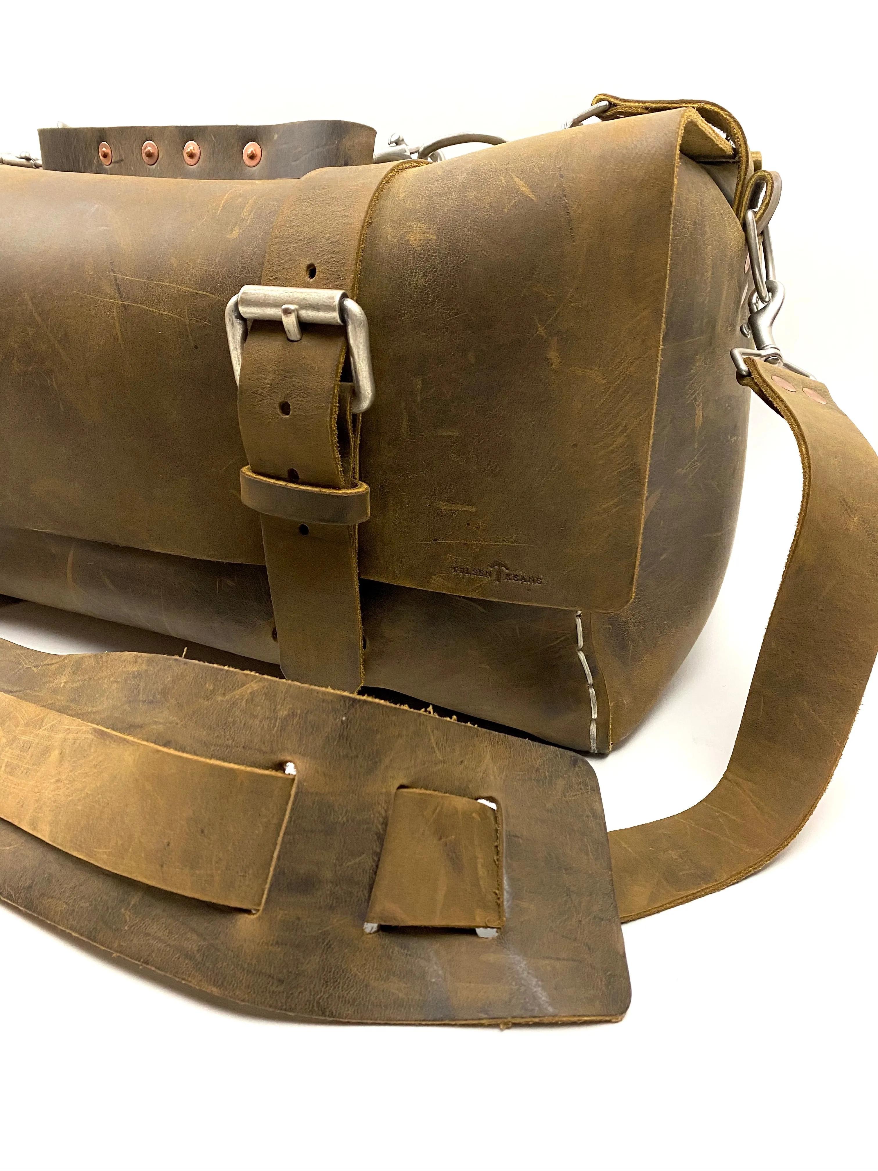 Seasoned No. 613 - Medium Duffle in Crazy Horse With Newspaper Pocket